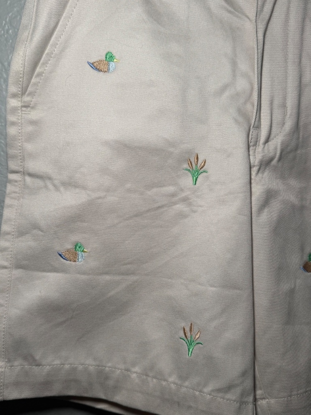 Beaufort Bonnet Company TBBC Embroidered Charlie Chino Khaki Shorts Ducks (026) - Picture 3 of 9